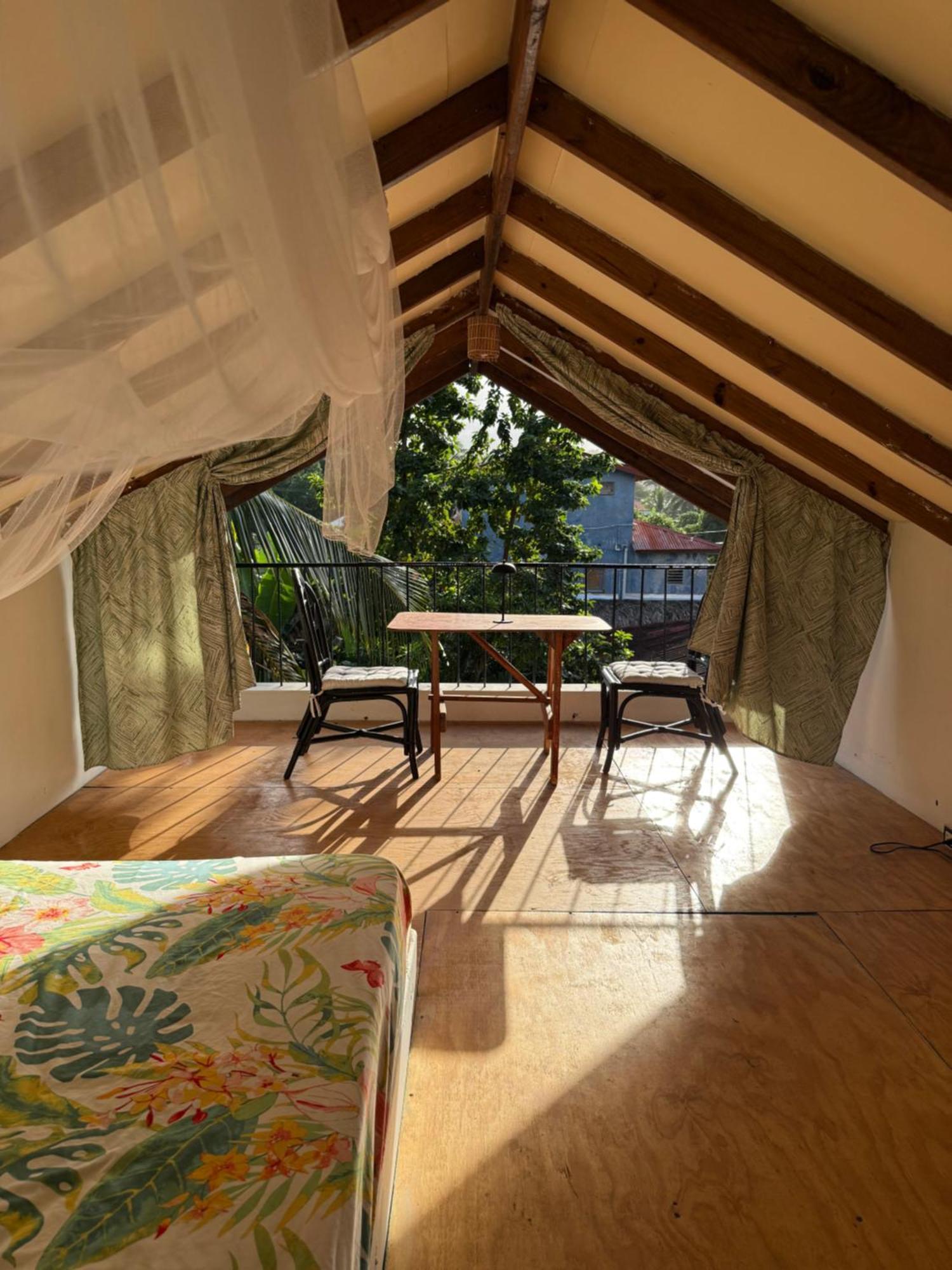 Yes Papa! Rooms Only 100M From The Beach! ลาส กาเลราส ภายนอก รูปภาพ